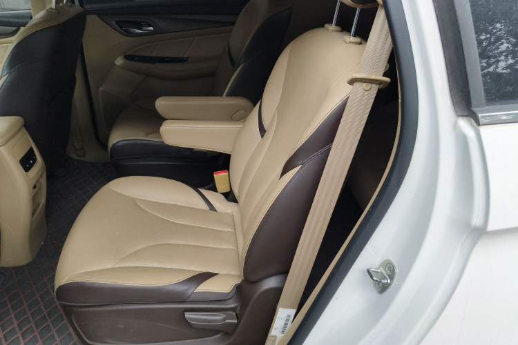 Used Baojun 730 2017 1.8L iAMT Luxury Version 7-Seater
