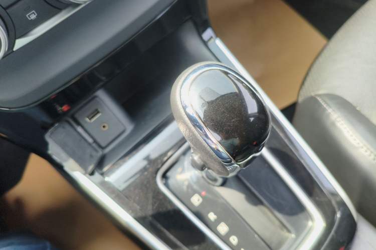 Used Nissan Sylphy 2018 1.6XV CVT Deluxe Edition Gear Lever