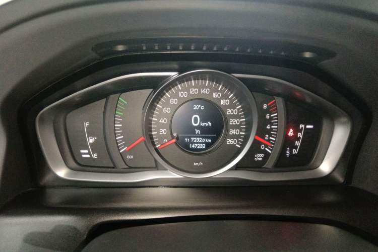 Used Volvo XC60 2017 T5 AWD Smart Upgrade Model Instrument Cluster