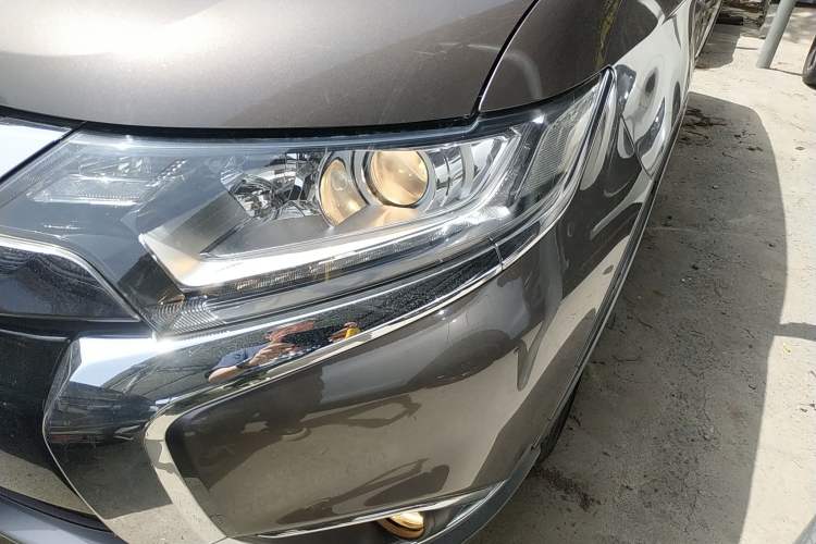 Used Mitsubishi Outlander 2018 2.0L Two-Wheel Drive Glory Edition 5 Seats Left Front Headlight