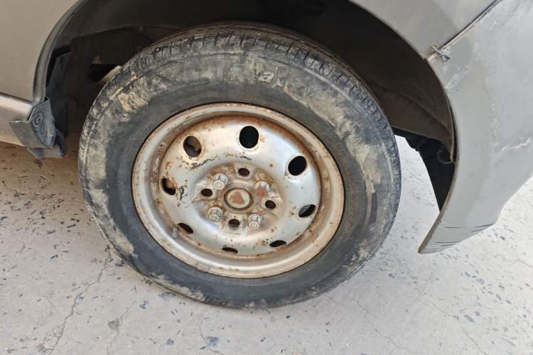 Used BAIC Weiwang 205 2013 1.0L Joy version Right Front Wheel Hub