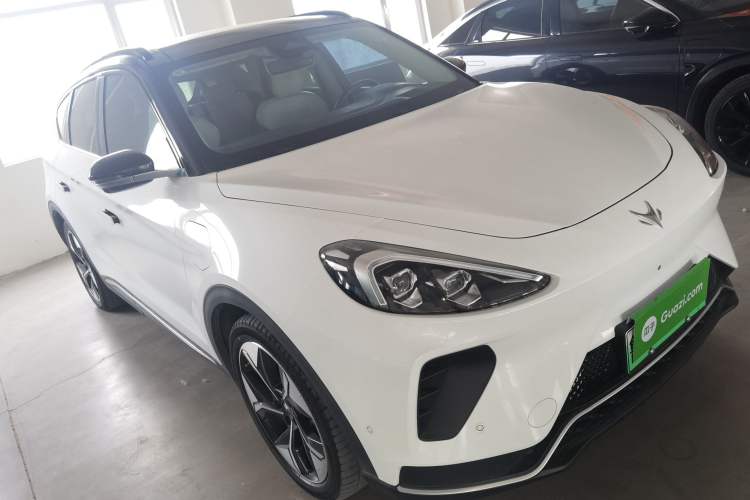 Used ARCFOX Alpha T 2022 653S+ 160kW Front Right 45 Deg