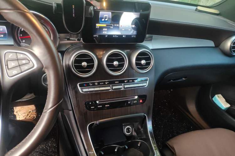 Used Mercedes-Benz GLC 2017 GLC 260 4MATIC Luxury Model
