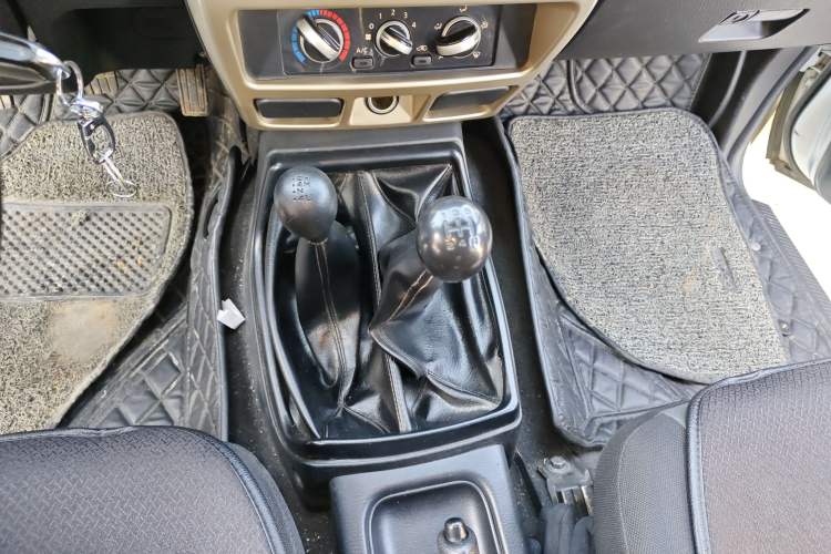 Used Nissan Paladin 2008 2.4L 4x4 Standard Edition Gear Lever