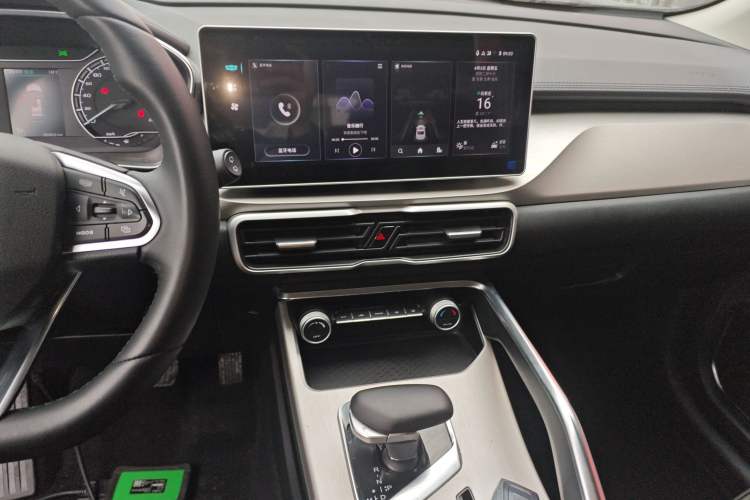 Used Geely Auto Coolray 2023 1.5T DCT Platinum Edition Audio And AC Panel