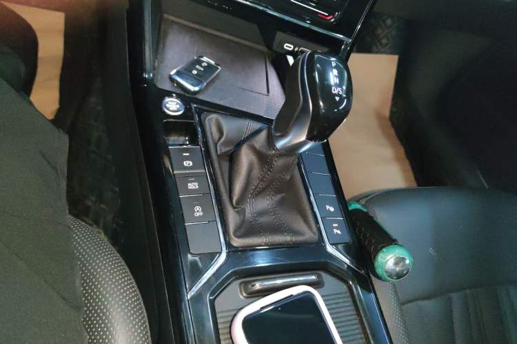 Used Volkswagen Passat 2022 330TSI Luxury Edition Gear Lever