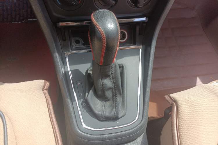 Used Volkswagen Bora 2016 1.6L Automatic Fashion Model Gear Lever