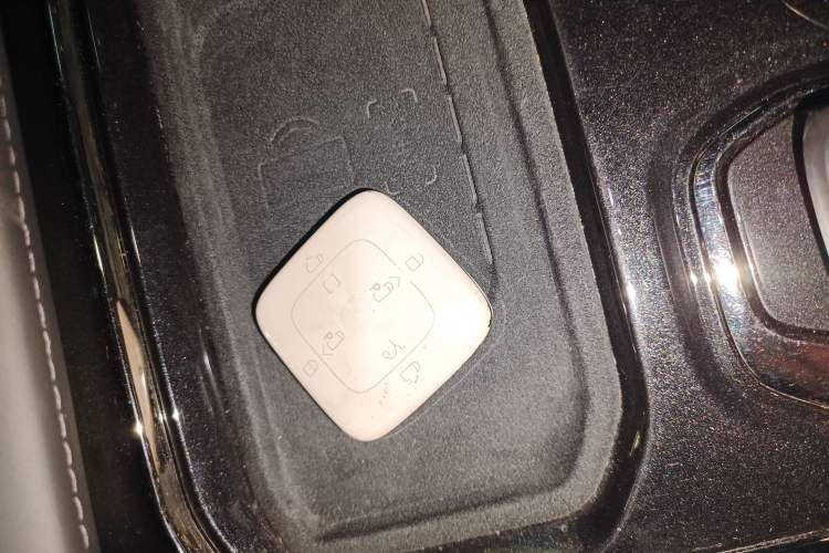 Used Zeekr 009 2024 7-Seater Aisle Version 108 kWh Vehicle Key