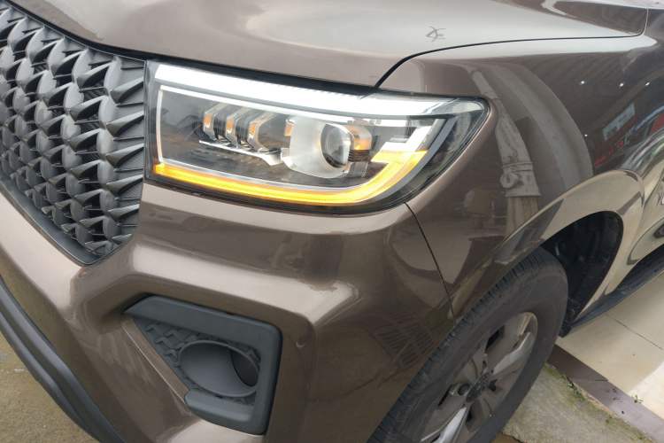 Used Great Wall Poer 2024 2.4T Commercial Version Automatic Diesel Two-Wheel Drive Elite Edition Left Front Headlight