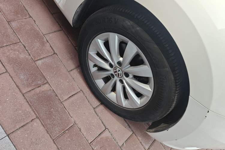 Used Volkswagen Beetle 2013 1.2TSI Fashion Edition Right Front Wheel Hub