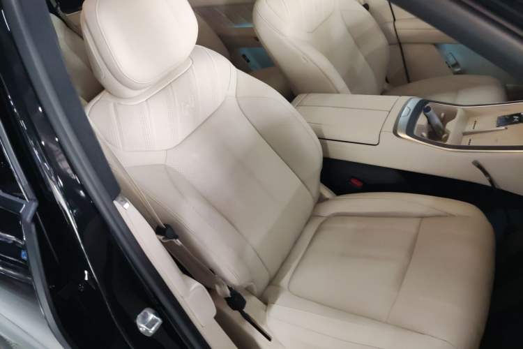 Used ONVO Luxeed L90 2025 Model—Max Six-Seater Version
