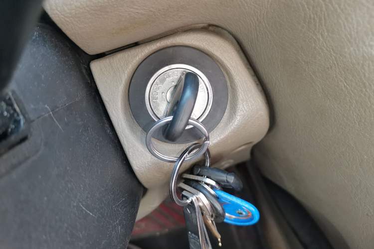 Used Huatai Santa Fe Classic 2011 2.0L Gasoline Manual Two-Wheel Drive Comfort Version
