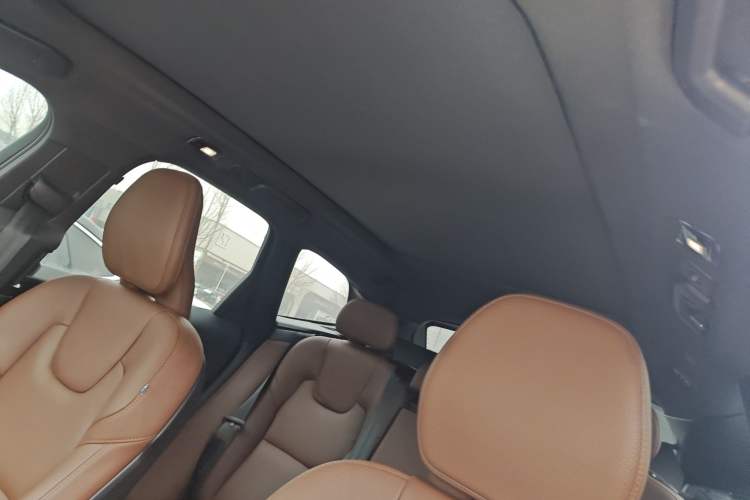 Used Volvo XC60 New Energy 2025 Plug-in Hybrid Long-Range All-Wheel Drive Smart & Luxurious Edition
