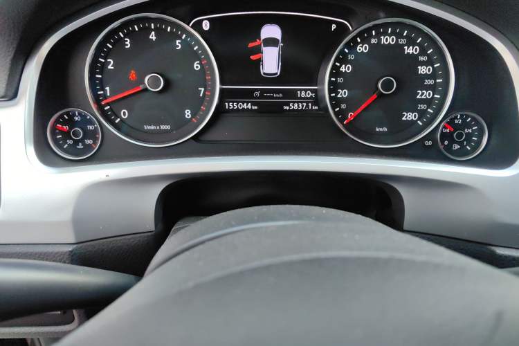 Used Volkswagen Touareg 2011 3.0 TSI Comfort Version Instrument Cluster