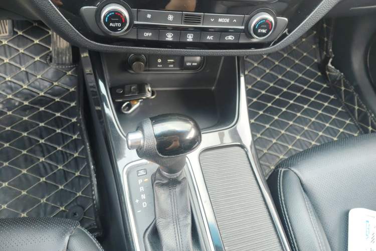Used Kia K4 2014 1.8L Automatic GLS Gear Lever