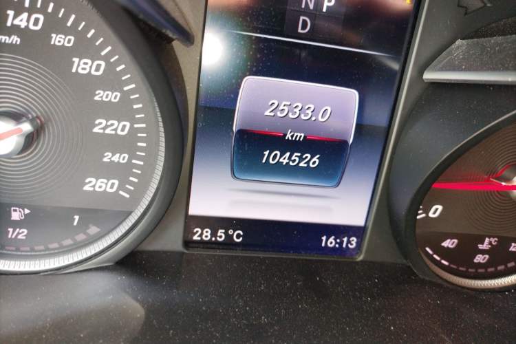 Used Mercedes-Benz GLC 2016 GLC 200 4MATIC Odometer Close Up