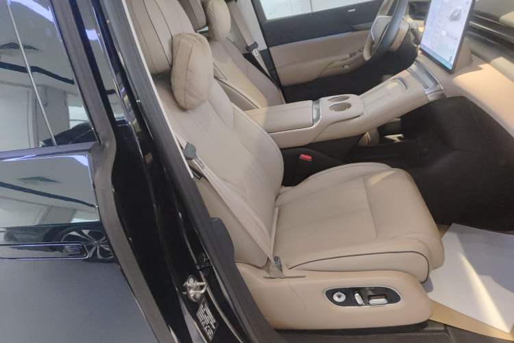 Used XPeng X9 2025 740 Ultra-Long Range Max Right Front Seat