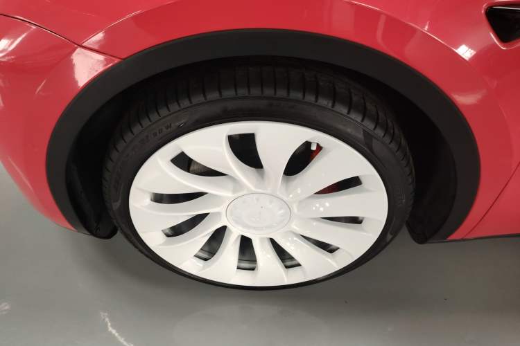 Used Tesla Model Y 2023 High-Performance All-Wheel-Drive Version
