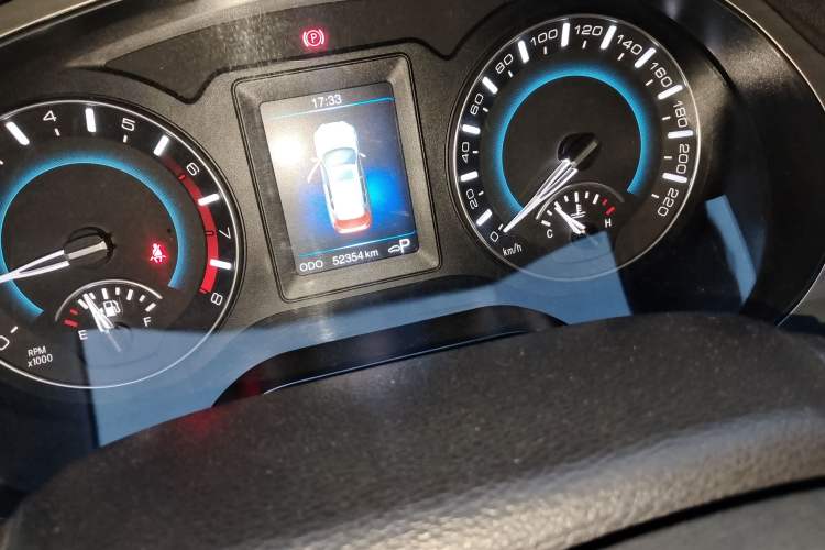 Used Haval H2 2015 1.5T Automatic Two-Wheel Drive Elite Edition Odometer Close Up