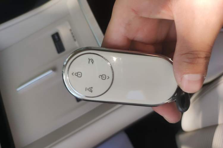 Used Hima Luxeed R7 2024 All-Electric 802 km Max Interior 1