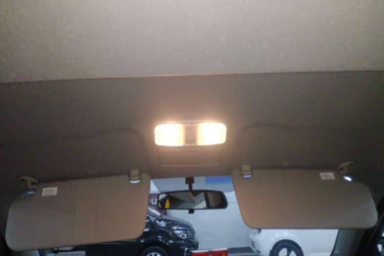 Used Dongfeng Fengon 380 2022 1.5L Comfort-Class Passenger Vehicle (Steel Spring) with 7 Seats