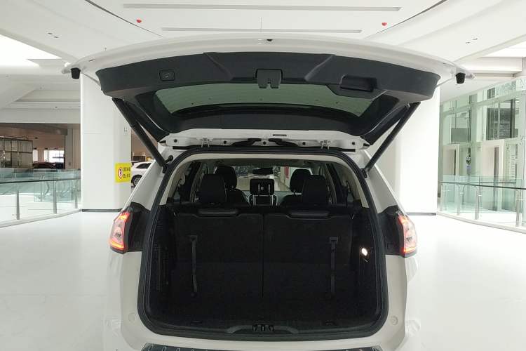 Used Ford Edge 2018 EcoBoost 245 Two-Wheel-Drive Titanium 7-Seater China VI Standard
