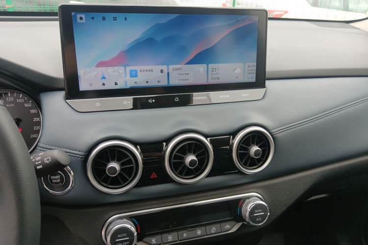 Used Nissan X-Trail 2025 Honor 2.0L Two-Wheel Drive Leading Edition Audio And AC Panel