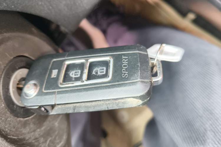 Used Toyota YARiS L Zhi Xuan 2015 1.5E Automatic Charm Edition Vehicle Key