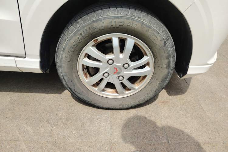 Used Wuling Hongguang 2021 1.5L S Standard Version LAR Right Front Wheel Hub