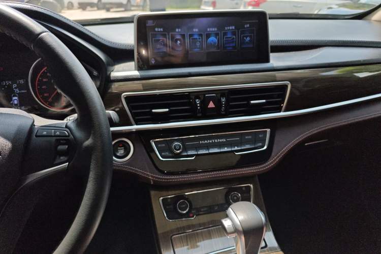 Used Hanteng X5 2020 1.5T Automatic Luxury Model 5 Seats Audio And AC Panel