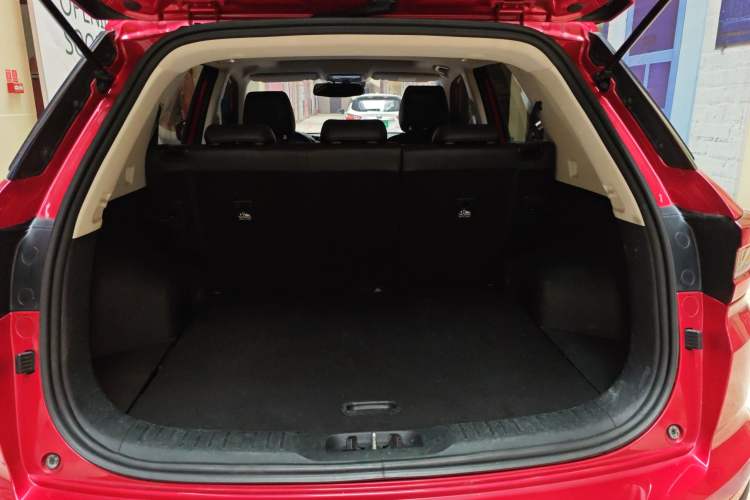 Used CHANGAN CS55 2018 1.5T Automatic Colorful Edition China V Standard Trunk