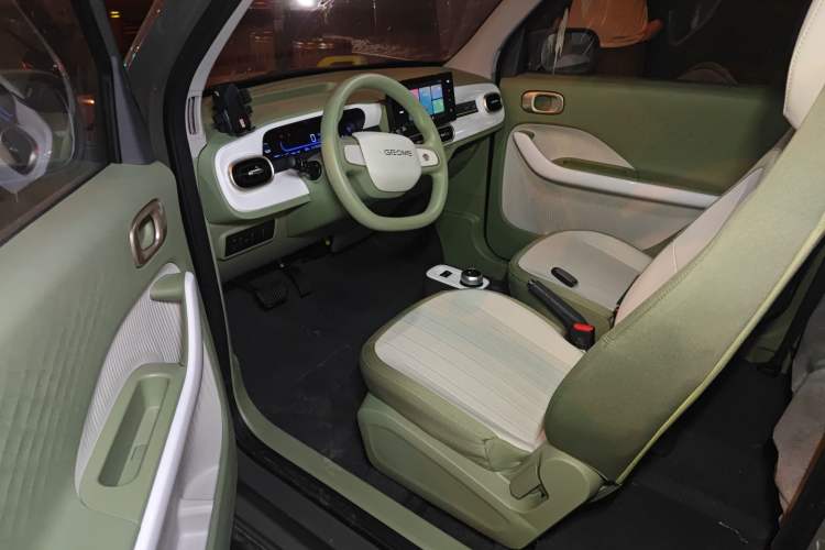 Used Geely Galaxy Panda 2025 210km Panda Rider Driver Seat