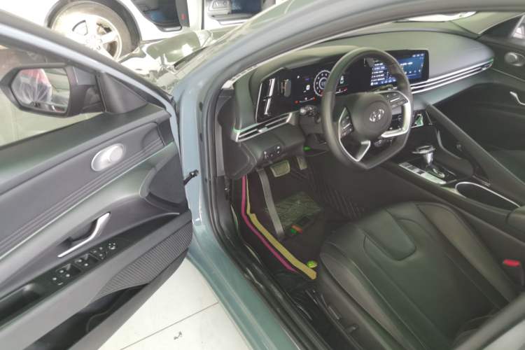 Used Hyundai Elantra 2022 1.5L CVT LUX Prestige Edition
