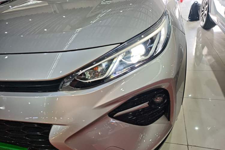 Used Toyota Wildlander 2021 Dual-Engine 2.5L E-CVT Two-Wheel Drive Luxury Edition
