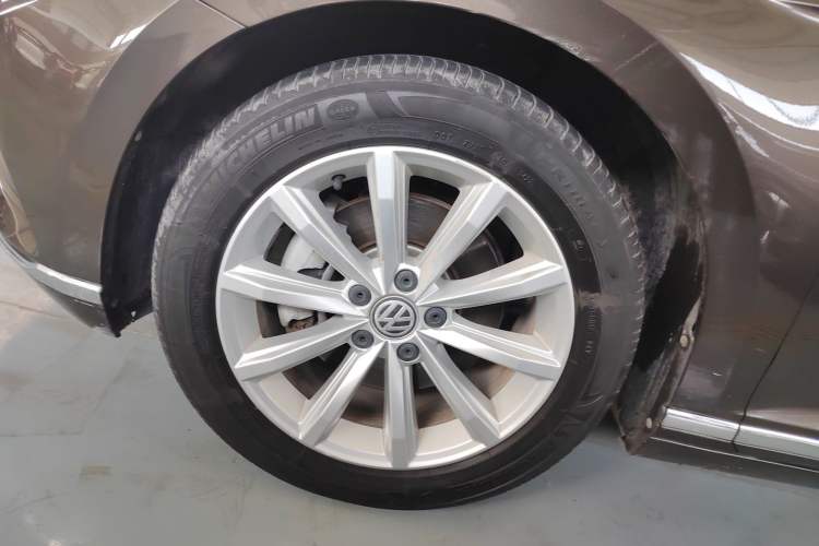 Used Volkswagen Magotan 2017 330TSI DSG Leading Model Left Front Wheel Hub