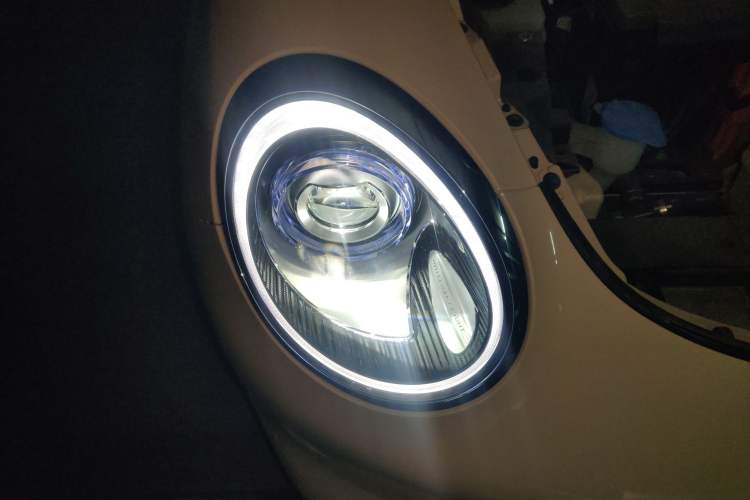 Used ORA Good Cat 2024 401 km Luxury Version Right Front Headlight