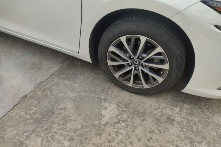 Used Lexus ES 2023 200 Excellence Edition