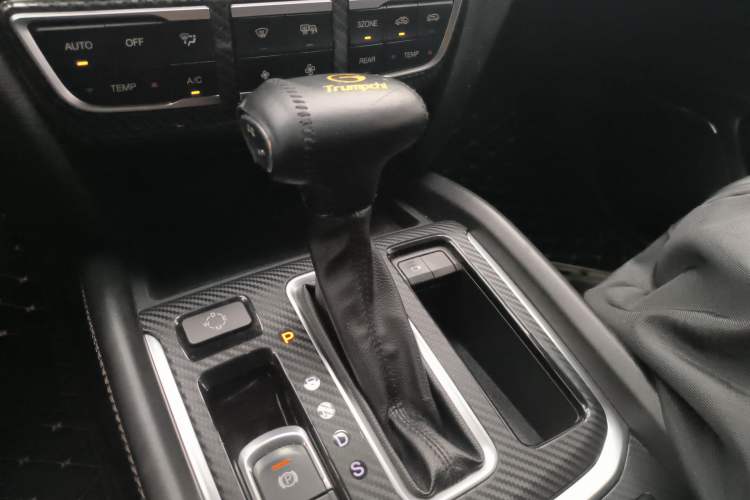 Used GAC Trumpchi GS8 2017 320T Two-Wheel Drive Luxury Smart Connectivity Version (7 Seats) Gear Lever