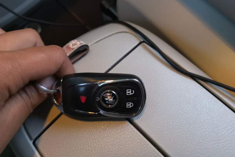 Used Buick GL8 2023 Land Executive Class Comfort Model
