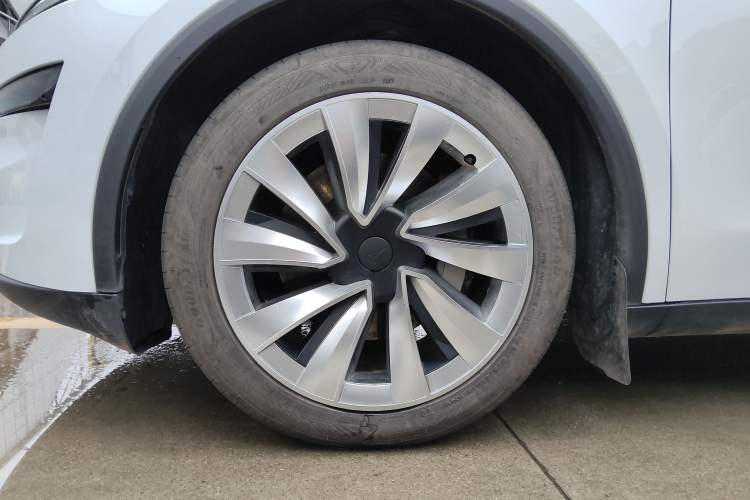 Used Tesla Model Y 2025 Rear-Wheel-Drive Version
