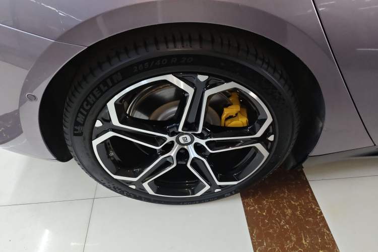 Used Xiaomi Auto SU7 2024 Four-Wheel Drive Ultra-Long Range Advanced Intelligent Driving Max Edition
