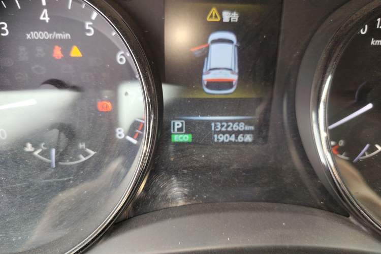 Used Nissan Qashqai 2016 2.0L CVT Elite Edition Odometer Close Up