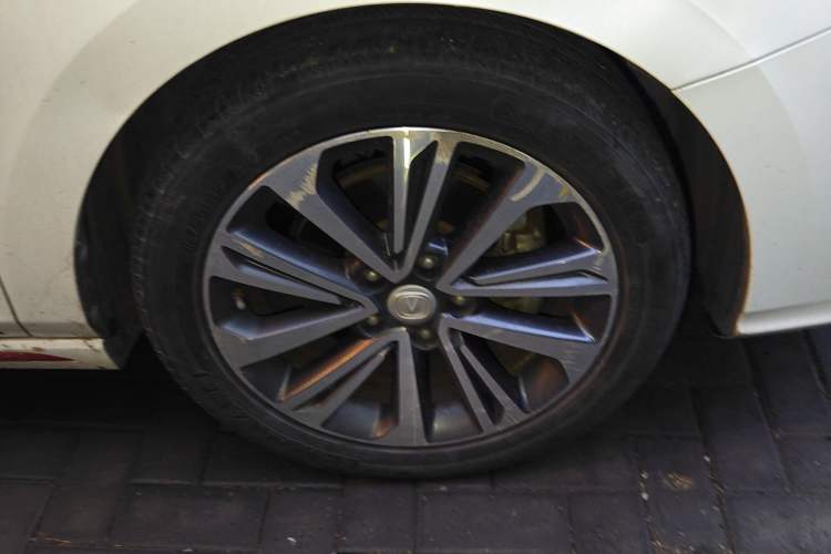 Used CHANGAN Ruicheng CC 2021 Blue Whale Edition 1.5T DCT Luxury Model Right Front Wheel Hub