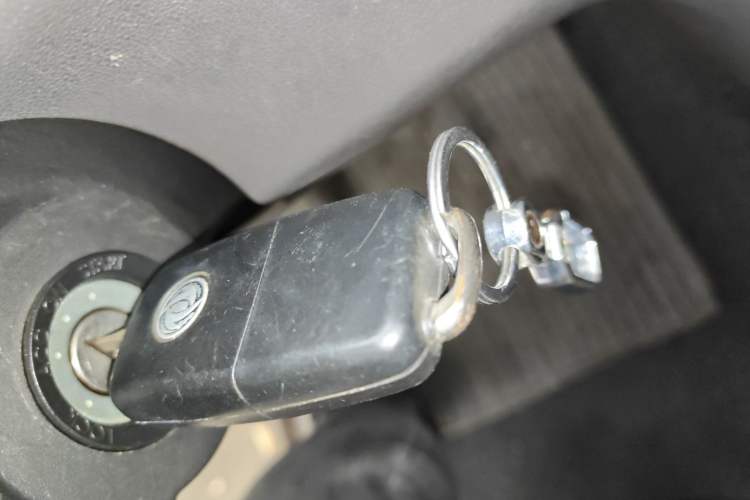 Used Dongfeng Fengon 360 2015 1.5L Manual Comfort 7-Seater China IV Standard Vehicle Key