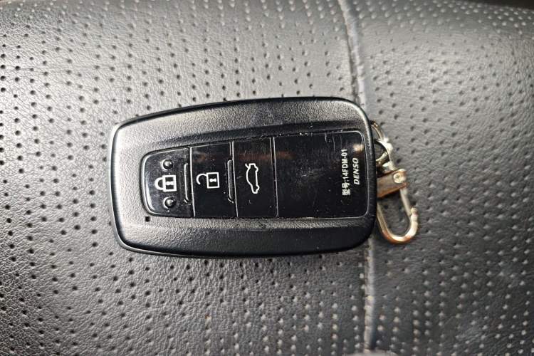 Used Toyota Avalon 2019 Dual-Engine 2.5L Luxury Edition China VI Standard
