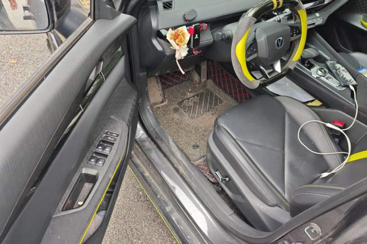 Used CHANGAN UNI-V 2022 1.5T Sport Edition