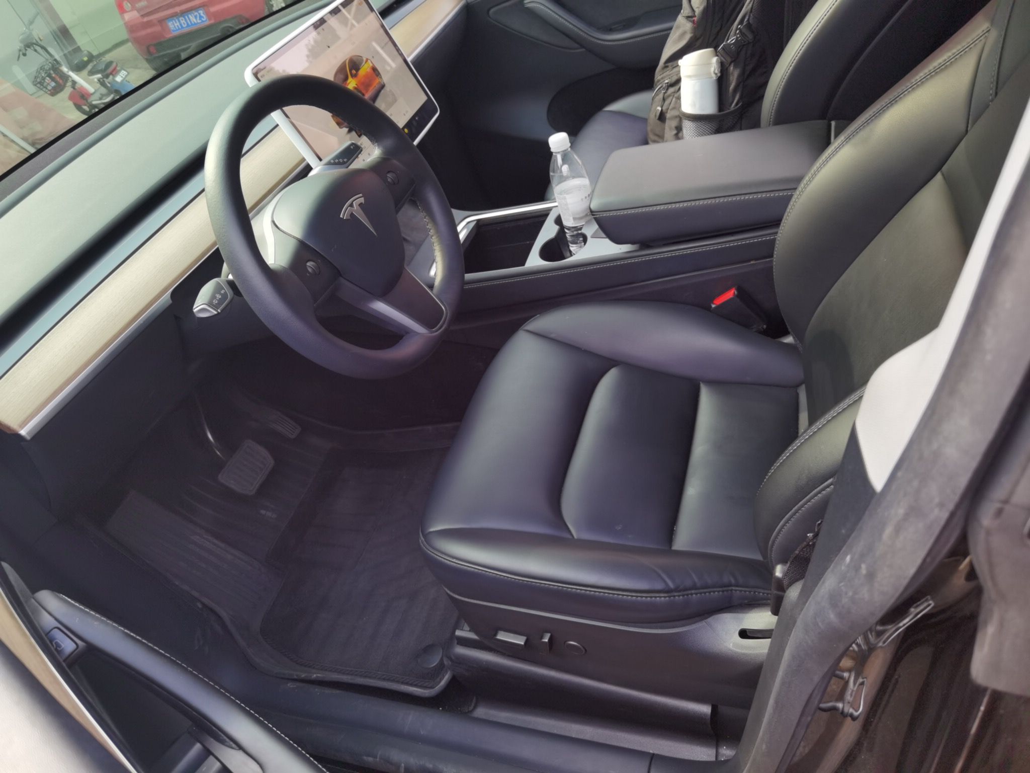 Переднее сиденье в автомобиле