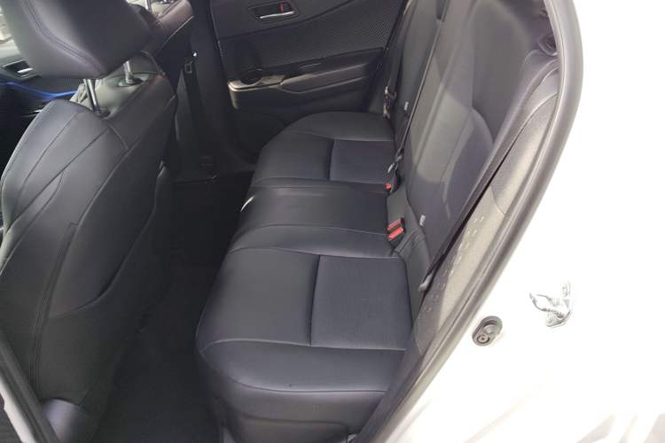 Used Toyota C-HR 2022 2.0L Leading Edition Interior 4