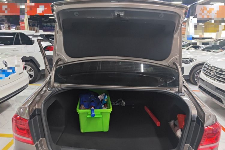 Used Volkswagen Magotan 2015 Facelift 1.8TSI Luxury Model Trunk