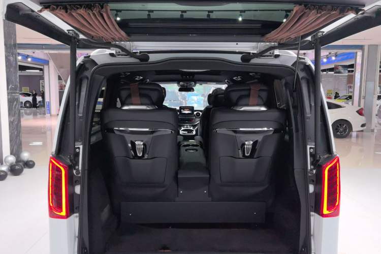 Used Mercedes-Benz V-Class 2018 V 260 Prestige Edition China VI
